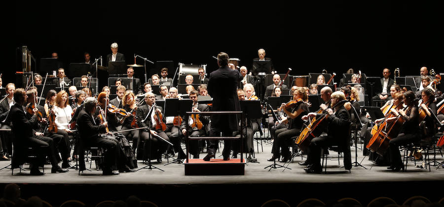 La Orquesta Sinfónica del Principado ha ofrecido un concierto dedicado al nacimiento de Leonard Bernstein