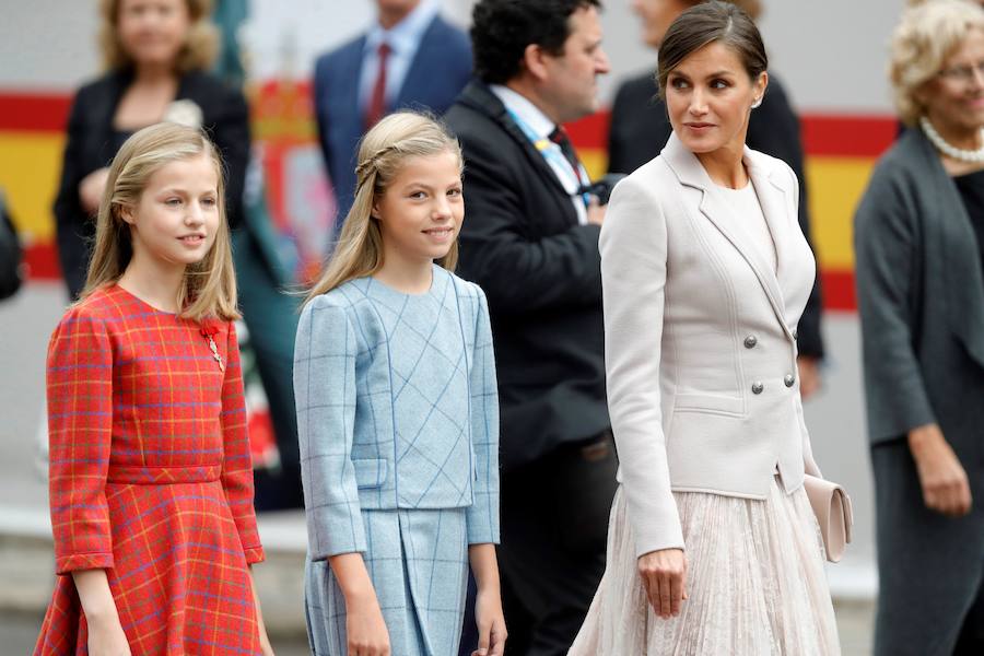 La Princesa hace visible su condición de heredera junto al Rey en el desfile