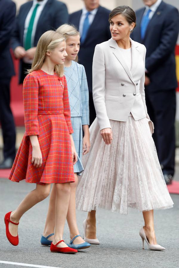 La Princesa hace visible su condición de heredera junto al Rey en el desfile