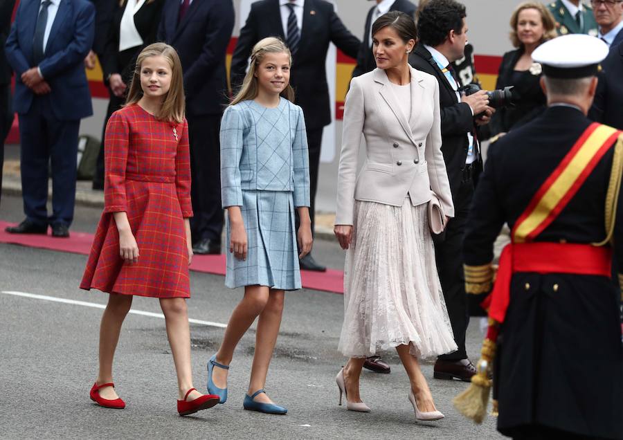 La Princesa hace visible su condición de heredera junto al Rey en el desfile