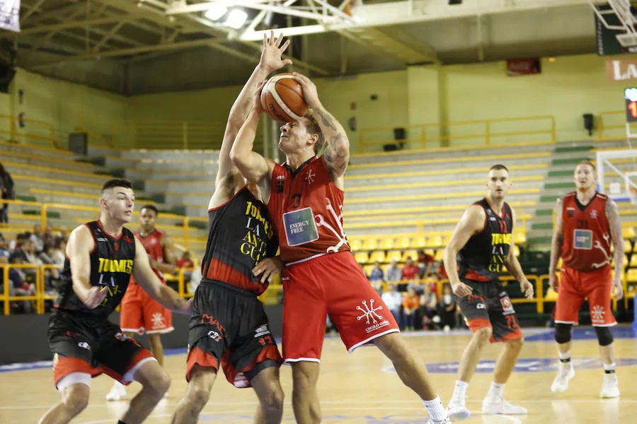 El conjunto gijonés arrancó bien el partido, pero un parcial de 25-8 en el tercer cuarto le dejó sin opciones ante el otro debutante de la categoría