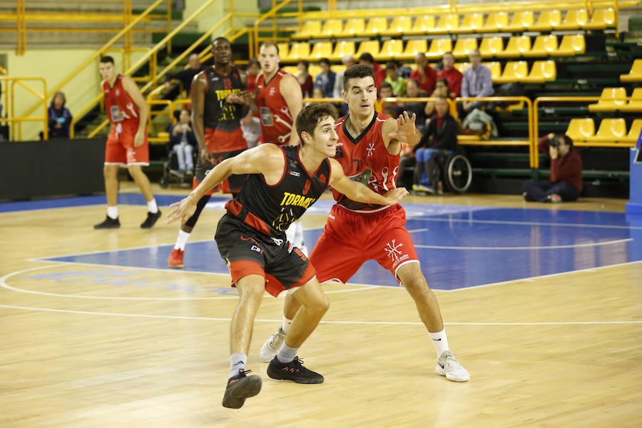 El conjunto gijonés arrancó bien el partido, pero un parcial de 25-8 en el tercer cuarto le dejó sin opciones ante el otro debutante de la categoría