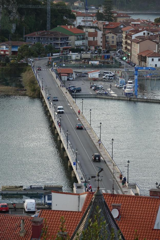 Puente de Ribadesella, que Fomento planea reformar. 