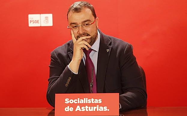 El secretario general de la Federación Socialista Asturiana, Adrián Barbón