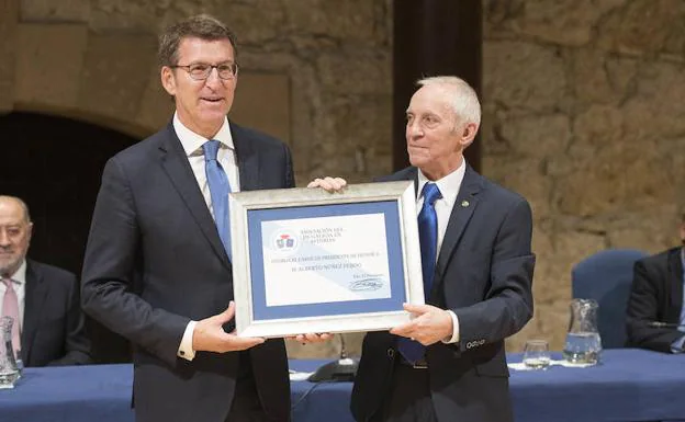 Núñez Feijoo, miembro de honor de la Cofradía del Desarme de Oviedo 2018