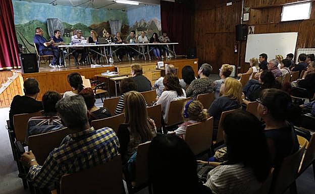 Los afectados por el cierre de iDental se constituyen en asociación