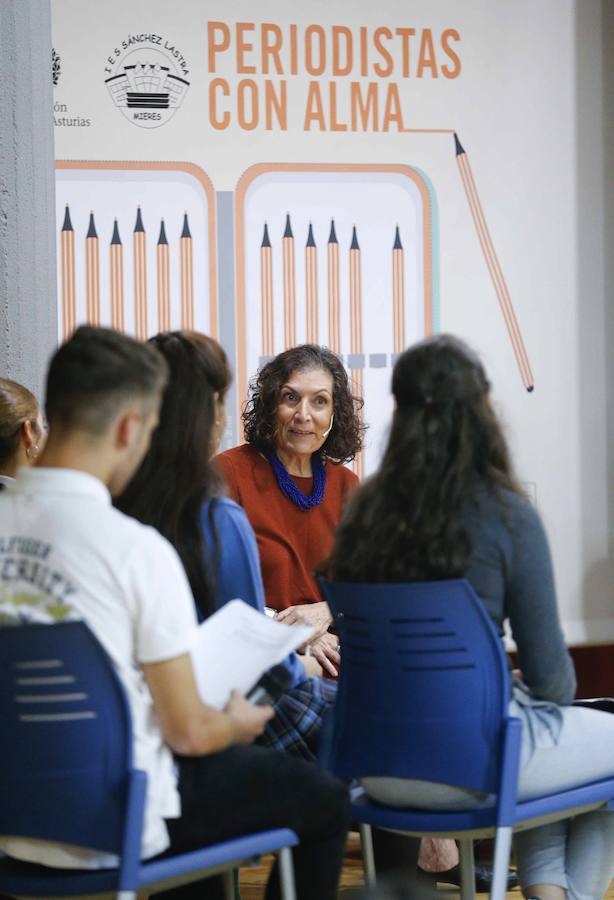 Los alumnos elaboraron 46 periódicos que le mostraron a la Premio Princesa de Comunicación y Humanidades y también tuvieron la oportunidad de entrevistarla