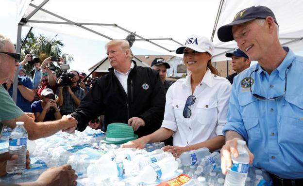 Trump repate suministros entre los afectados.