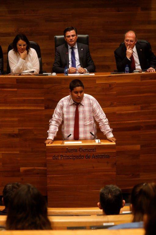 Esta inicitiva es parte del proyecto 'Conociendo el Parlamento de Asturias', promovido por el X Foro Comunicación y Escuela del Instituto Elisa y Luis Villamil de Vegadeo.