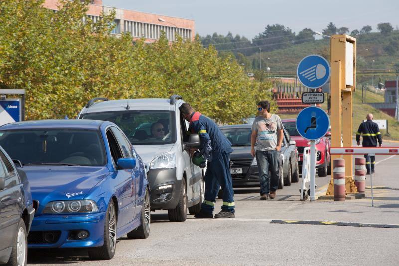 La multinacional ha comunicado a los comités de empresa de sus tres factorías españolas y al comité europeo su decisión de cerrar las instalaciones de Avilés y Coruña. 