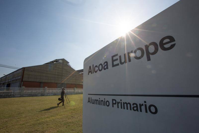 La multinacional ha comunicado a los comités de empresa de sus tres factorías españolas y al comité europeo su decisión de cerrar las instalaciones de Avilés y Coruña. 