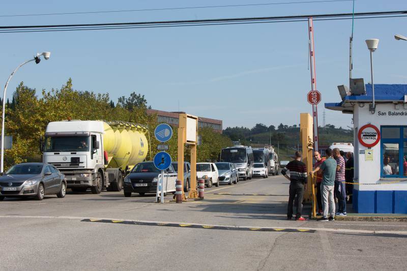 La multinacional ha comunicado a los comités de empresa de sus tres factorías españolas y al comité europeo su decisión de cerrar las instalaciones de Avilés y Coruña. 