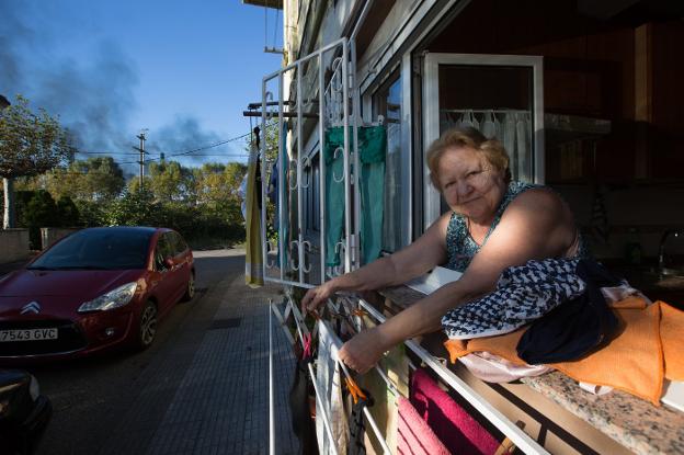 Josefa Madruga se apresuró a recoger la ropa del tendal y cerrar las ventanas de su vivienda. 