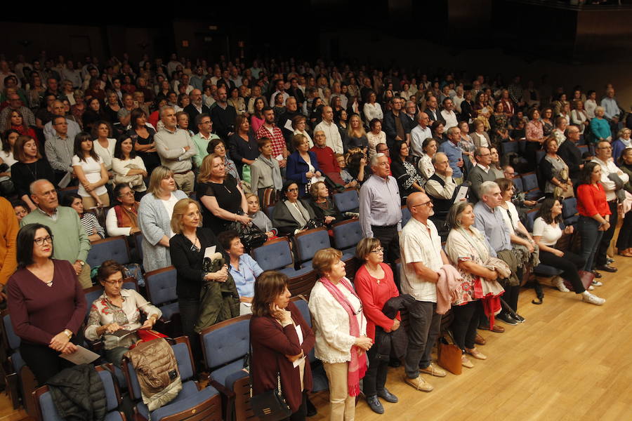 El Coro de la Fundación Princesa y la OSPA interpretaron el 'Stabat Mater' de Rossini bajo la dirección de Milanov.