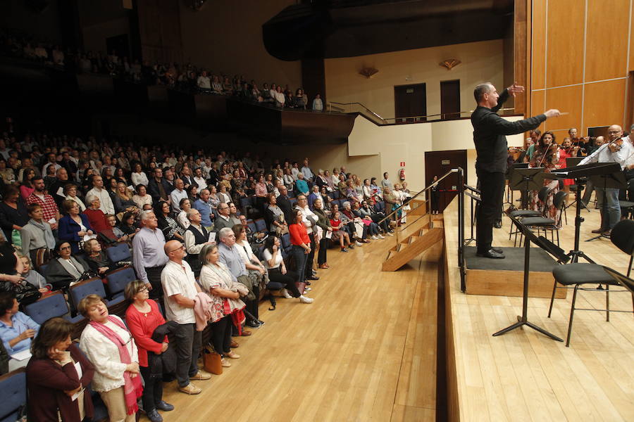 El Coro de la Fundación Princesa y la OSPA interpretaron el 'Stabat Mater' de Rossini bajo la dirección de Milanov.