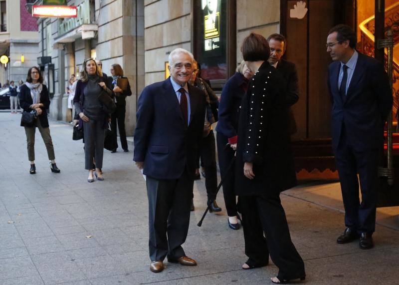 El Premio Princesa de Asturias de las Artes relató en el teatro gijonés episodios de su infancia, además de reconocer que su primera película, 'Malas Calles', lo cambio todo y fue la «mejor época» de su vida a nivel profesional.