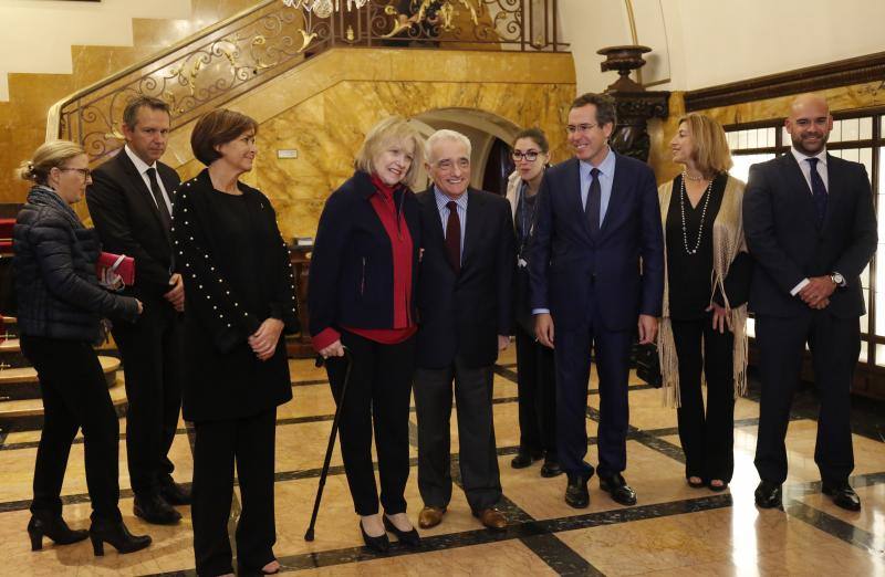 El Premio Princesa de Asturias de las Artes relató en el teatro gijonés episodios de su infancia, además de reconocer que su primera película, 'Malas Calles', lo cambio todo y fue la «mejor época» de su vida a nivel profesional.