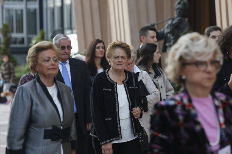 El recital en el Auditorio Príncipe Felipe ha sido el acto principal de la primera jornada de los Reyes en Asturias, que además ha contado con la asistencia de cuatro de los galardonados: Michael J. Sandel (Ciencias Sociales), Alma Guillermoprieto (Comunicación y Humanidades); la oceanógrafa Sylvia A. Earle (Concordia) y el paleontólogo sueco Svante Pääbo (Investigación Científica y Técnica).