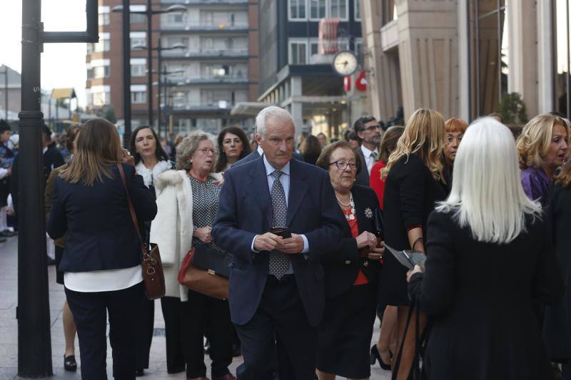 El recital en el Auditorio Príncipe Felipe ha sido el acto principal de la primera jornada de los Reyes en Asturias, que además ha contado con la asistencia de cuatro de los galardonados: Michael J. Sandel (Ciencias Sociales), Alma Guillermoprieto (Comunicación y Humanidades); la oceanógrafa Sylvia A. Earle (Concordia) y el paleontólogo sueco Svante Pääbo (Investigación Científica y Técnica).