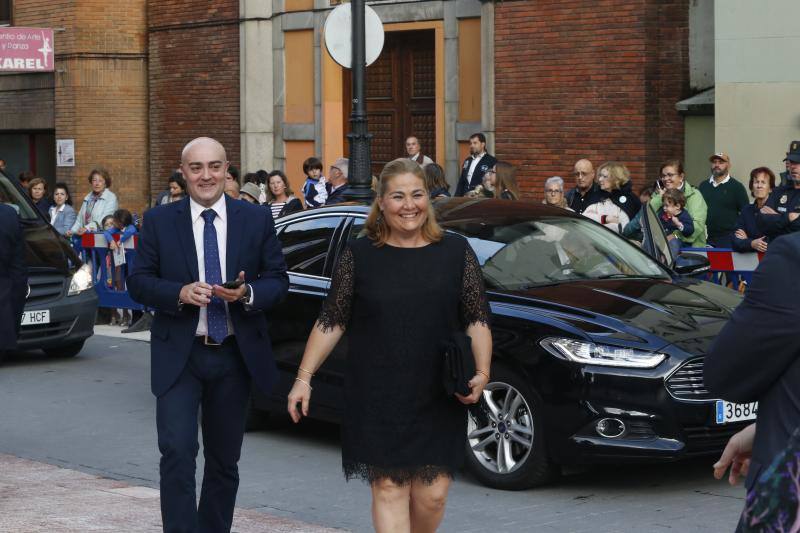 El recital en el Auditorio Príncipe Felipe ha sido el acto principal de la primera jornada de los Reyes en Asturias, que además ha contado con la asistencia de cuatro de los galardonados: Michael J. Sandel (Ciencias Sociales), Alma Guillermoprieto (Comunicación y Humanidades); la oceanógrafa Sylvia A. Earle (Concordia) y el paleontólogo sueco Svante Pääbo (Investigación Científica y Técnica).