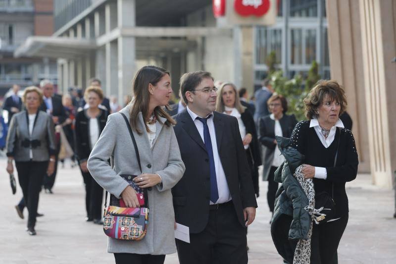 El recital en el Auditorio Príncipe Felipe ha sido el acto principal de la primera jornada de los Reyes en Asturias, que además ha contado con la asistencia de cuatro de los galardonados: Michael J. Sandel (Ciencias Sociales), Alma Guillermoprieto (Comunicación y Humanidades); la oceanógrafa Sylvia A. Earle (Concordia) y el paleontólogo sueco Svante Pääbo (Investigación Científica y Técnica).