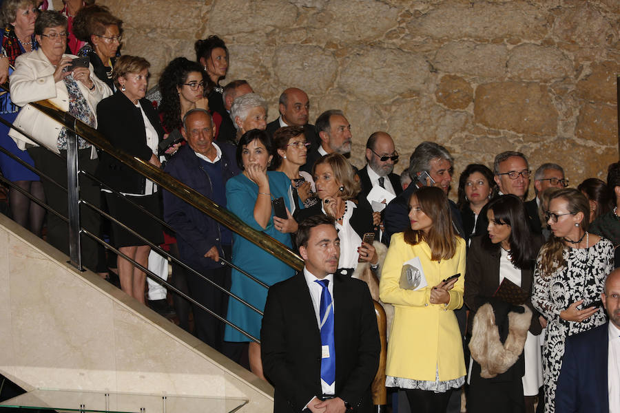 Don Felipe y doña Letizia acuden al Auditorio de Oviedo, en el que disfrutan de la interpretación de disfrutan de la interpretación del Stábat Mater a cargo de la Orquesta Sinfónica del Principado.