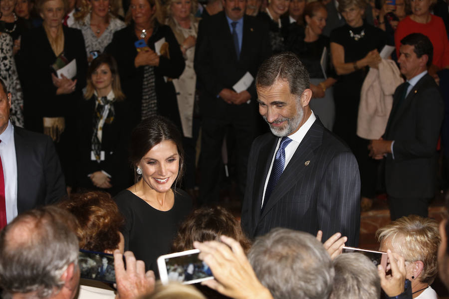 Don Felipe y doña Letizia acuden al Auditorio de Oviedo, en el que disfrutan de la interpretación de disfrutan de la interpretación del Stábat Mater a cargo de la Orquesta Sinfónica del Principado.