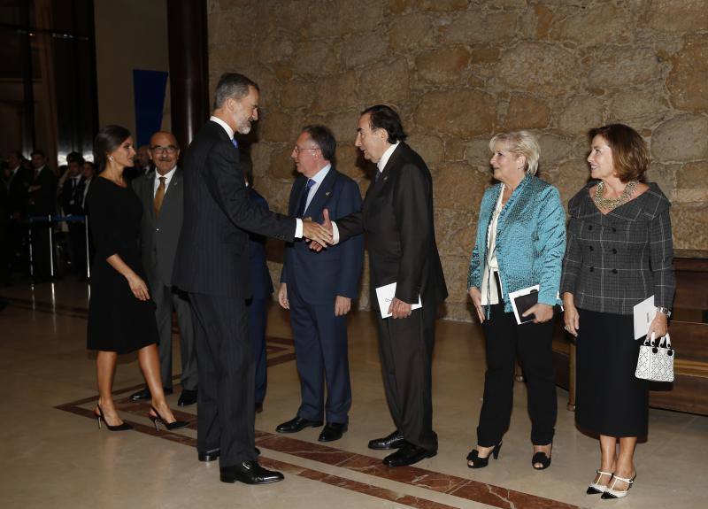 Don Felipe y doña Letizia acuden al Auditorio de Oviedo, en el que disfrutan de la interpretación de disfrutan de la interpretación del Stábat Mater a cargo de la Orquesta Sinfónica del Principado.