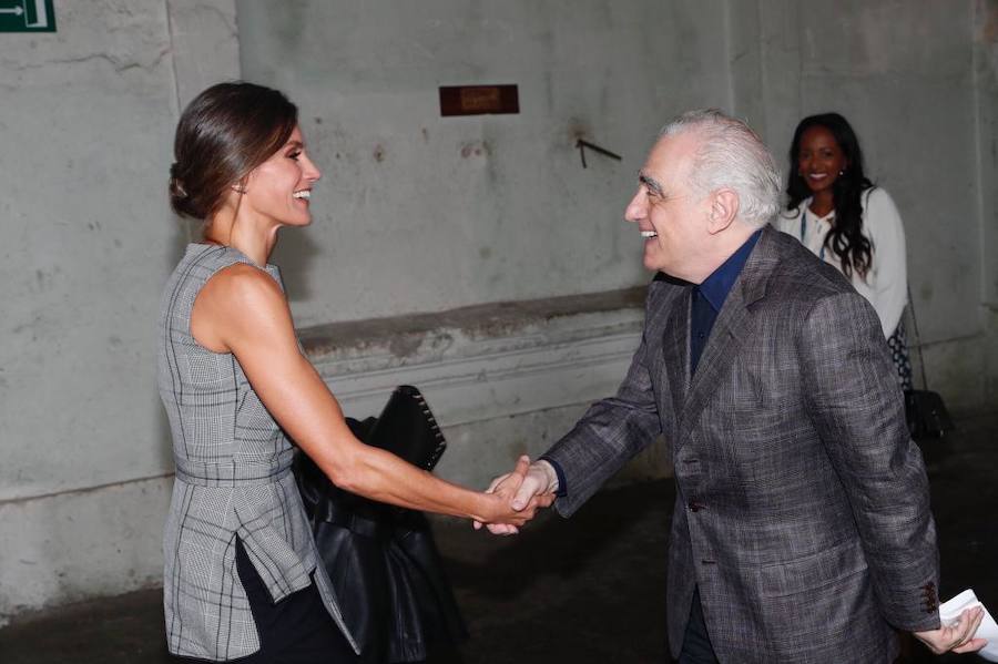 Doña Letizia acude a la Fábrica de Armas de La Vega para ver la actividad guiada por Martin Scorsese. Un encuentro del Premio Princesa de las Artes 2018 con jóvenes cineastas 