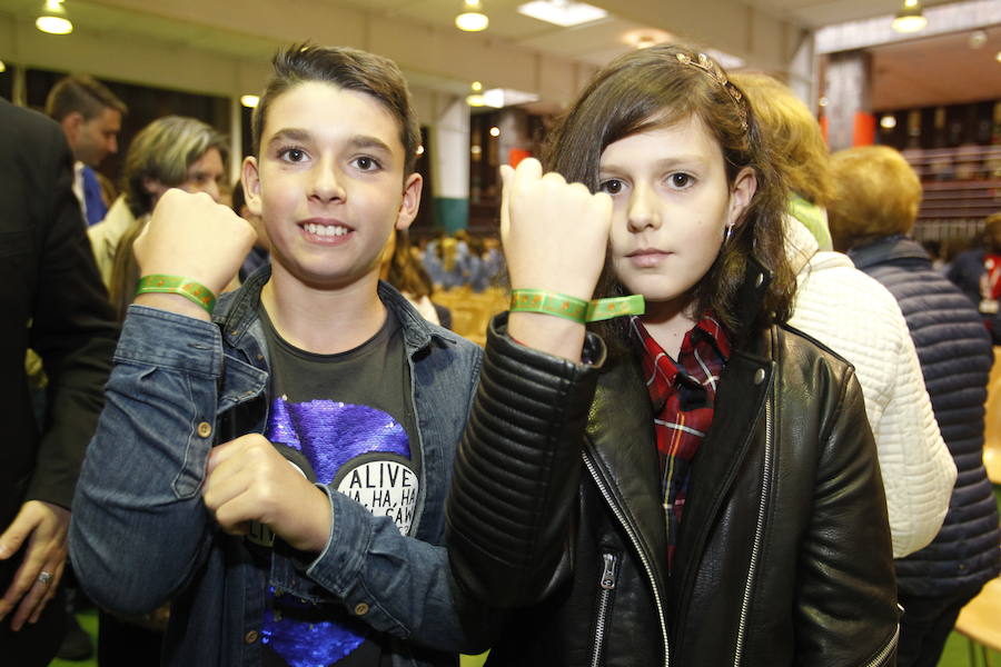 Los representantes de la ONG, galardonada con el Premio Princesa de Asturias de Cooperación Internacional 2018, se reunieron con alumnos de Primaria e inauguraron una exposición con dibujos realizados por los jóvenes estudiantes. 