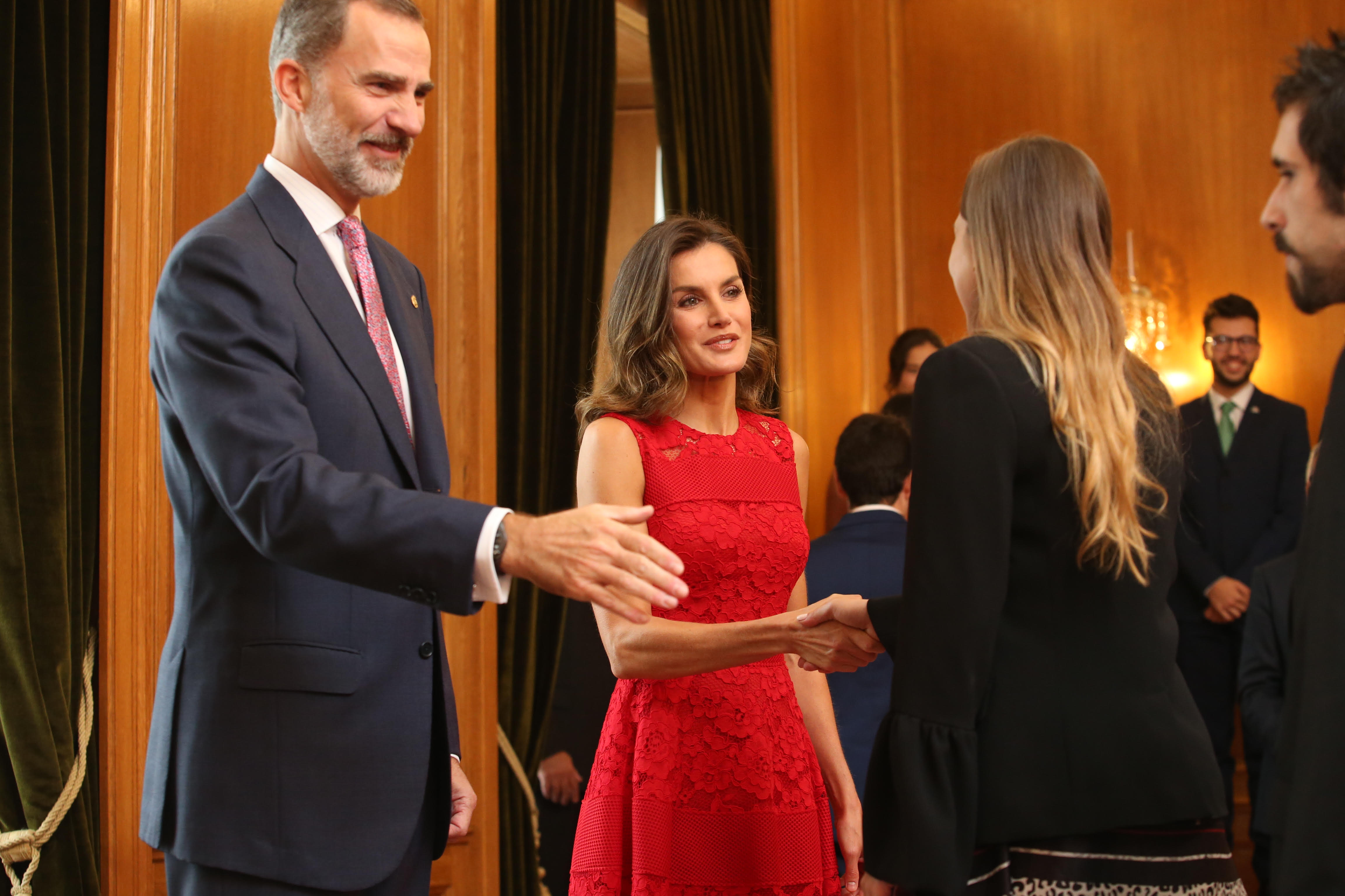 Los Reyes don Felipe y doña Letizia reciben a los Premios Fin de Carrera, los reconocidos con las Medallas del Principado y a los patronos de la Fundación. 