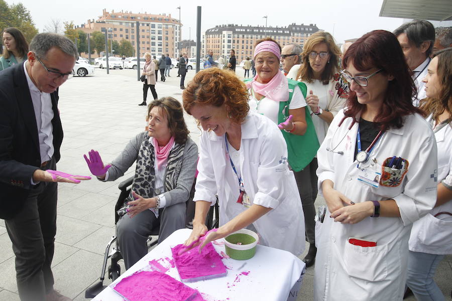 Las mujeres a las que se les diagnostica un cáncer de mama en el programa de detección precoz del Principado tienen mayor esperanza de vida que aquellas que no acuden a las pruebas de cribado, según ha destacado la Consejería de Sanidad con motivo del Día Mundial de esta enfermedad.