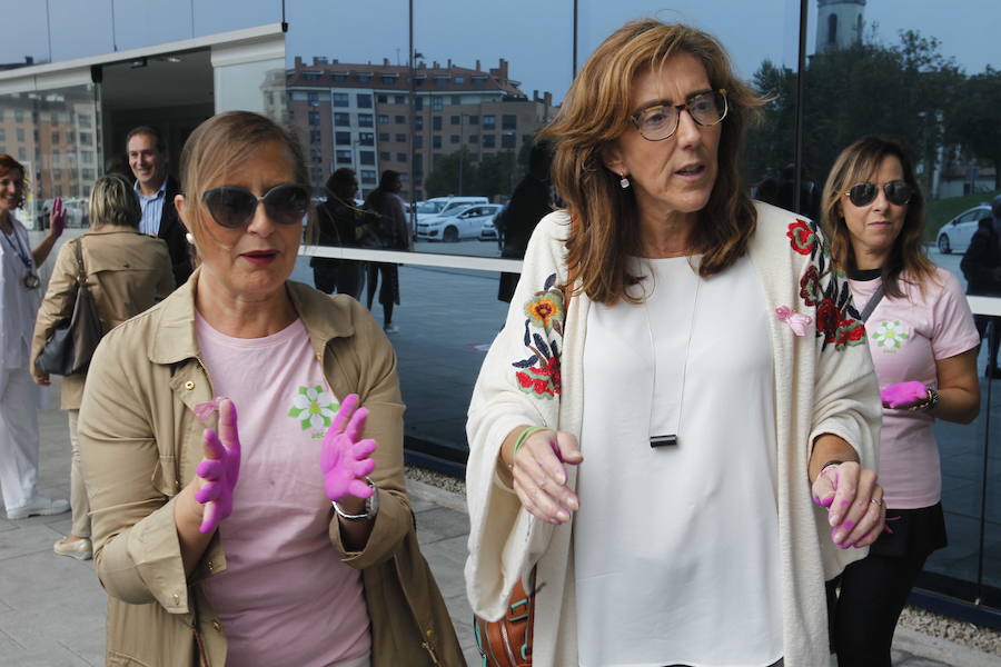 Las mujeres a las que se les diagnostica un cáncer de mama en el programa de detección precoz del Principado tienen mayor esperanza de vida que aquellas que no acuden a las pruebas de cribado, según ha destacado la Consejería de Sanidad con motivo del Día Mundial de esta enfermedad.