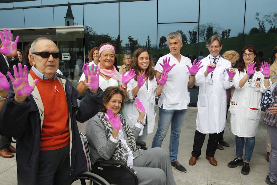 Las mujeres a las que se les diagnostica un cáncer de mama en el programa de detección precoz del Principado tienen mayor esperanza de vida que aquellas que no acuden a las pruebas de cribado, según ha destacado la Consejería de Sanidad con motivo del Día Mundial de esta enfermedad.