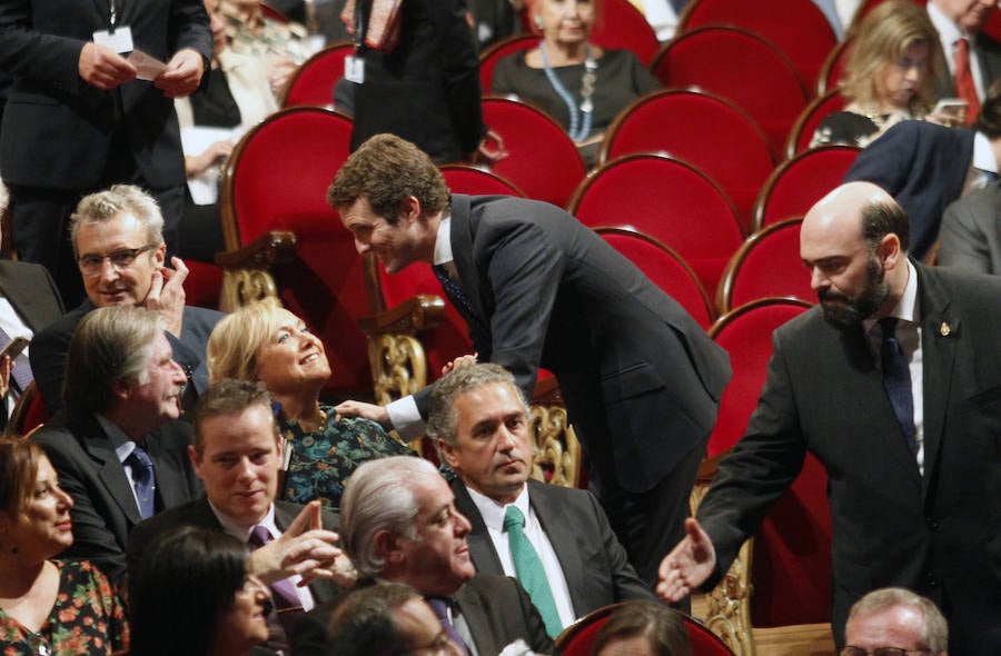 Los Reyes entregaron los ocho galardones en un Campoamor rendido a los premiados, cuyas «vidas ejemplares» fueron destacadas por Don Felipe.