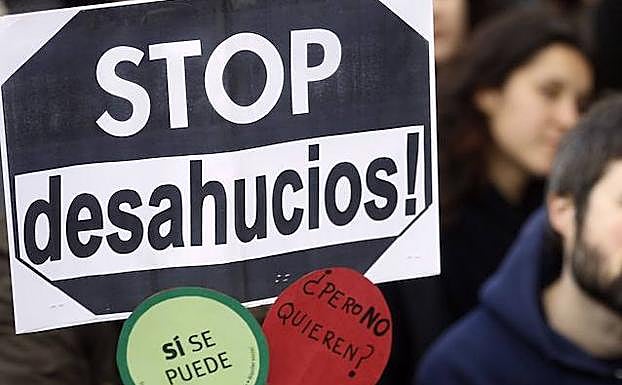 Desahucian a un matrimonio de jubilados de Madrid con un hijo con discapacidad