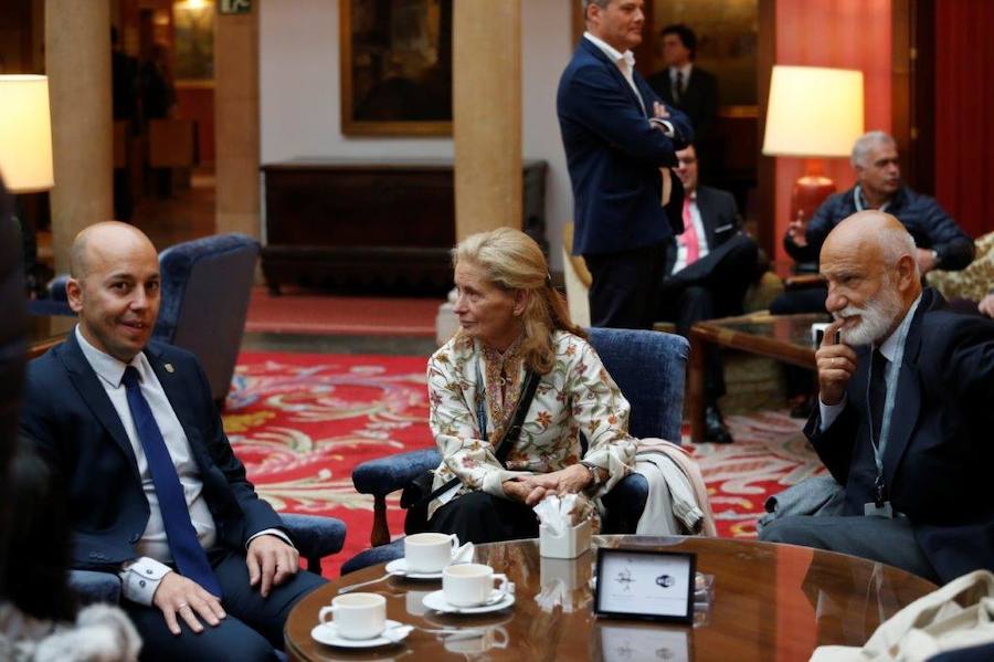 Los premiados, los patronos, los invitados a la ceremonia en el ámbito político, económico o social han pasado por el hotel ovetense durante esta jornada compartiendo charlas.