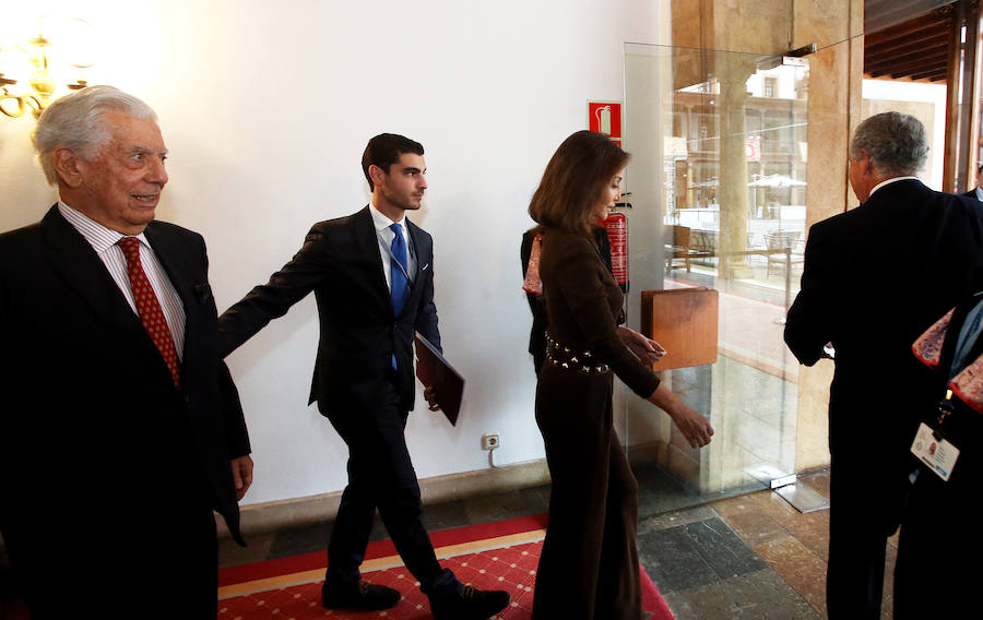 Los premiados, los patronos, los invitados a la ceremonia en el ámbito político, económico o social han pasado por el hotel ovetense durante esta jornada compartiendo charlas.