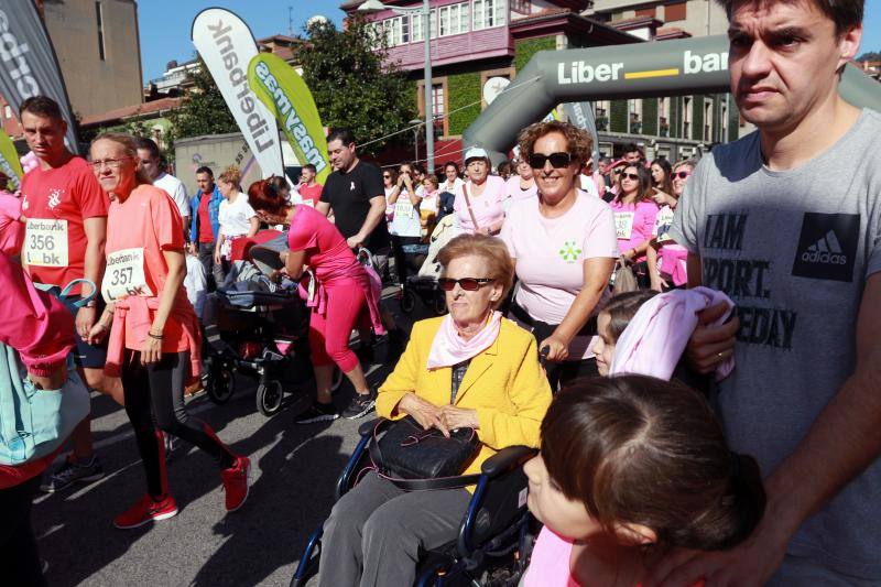 Este domingo se celebra la tercera edición de la Carrera contra el Cáncer de Mama en Mieres. Organizada por la delegación de la Asociación Española Contra el Cáncer (AECC) en Mieres y el Club Atletismo Mieres. La prueba comenzó a las 12 horas, desde la plaza del Ayuntamiento, con un recorrido de 4,5 kilómetros, por el casco urbano de la localidad.