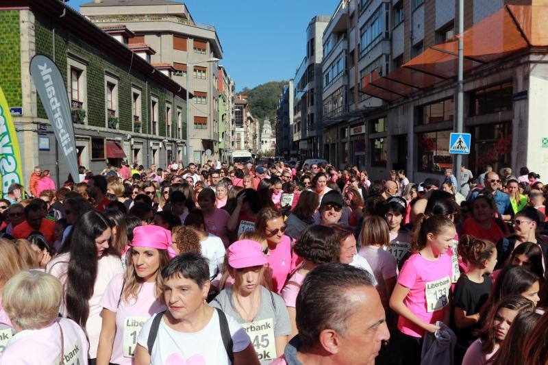 Este domingo se celebra la tercera edición de la Carrera contra el Cáncer de Mama en Mieres. Organizada por la delegación de la Asociación Española Contra el Cáncer (AECC) en Mieres y el Club Atletismo Mieres. La prueba comenzó a las 12 horas, desde la plaza del Ayuntamiento, con un recorrido de 4,5 kilómetros, por el casco urbano de la localidad.
