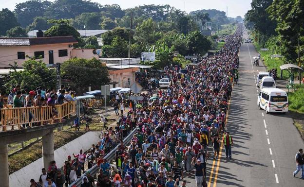 Caravana de inmigrantes hondureños a su paso por Chiapas (México).
