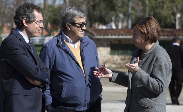 Fernando Couto, Francisco Álvarez-Cascos y Carmen Moriyón.