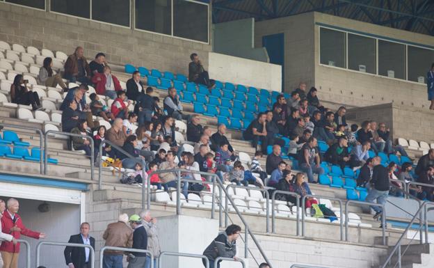 La campaña del Real Avilés en los colegios se dejó notar en el Suárez Puerta