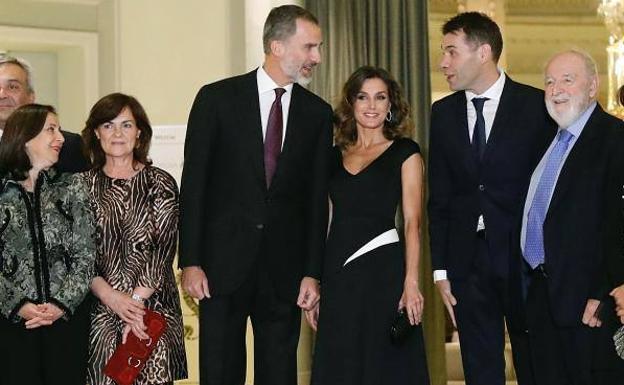 Los Reyes presiden la entrega de la XXXV premios «Francisco Cerecedo».