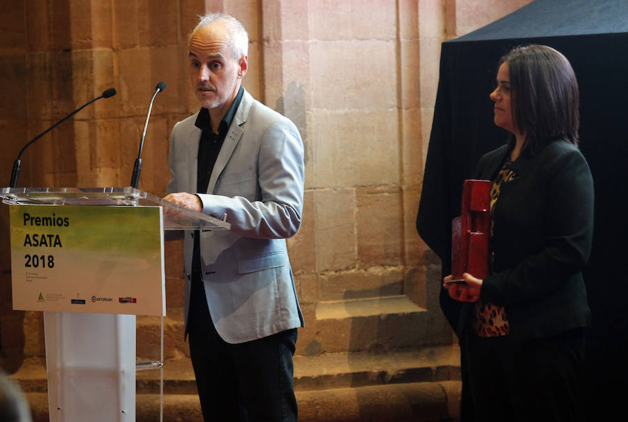 El Orrio, Tukan y Carlos de la Higuera recibieron el galardón en el Reconquista, en un acto que contó con la presencia del consejero de Empleo, Industria y Turismo, Isaac Pola.