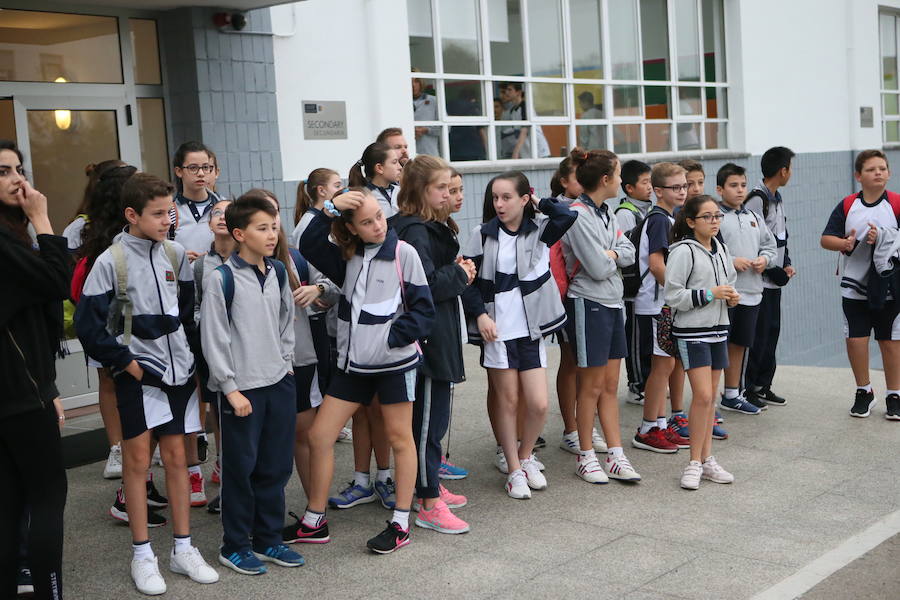 La actividad, en la que participaron escolares de todas las edades, pretende sensibilidad a la sociedad con esta enfermedad.