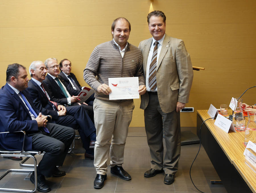 El acto de la segunda edición de los galardones estuvo presidido por el consejero de Empleo, Isaac Pola y se desarrolló en la Cámara de Comercio de Gijón