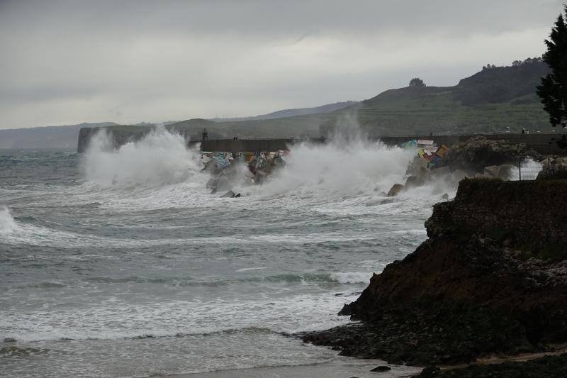 Los concejos del oriente asturiano llucen un manto blanco