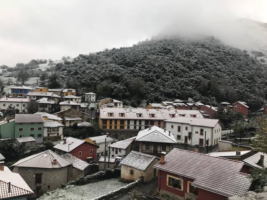 El temporal se ha recrudecido y además de complicar la comunicación con la Meseta, ha ocasionado numerosas incidencias. La nieve ha cubierto muchos puntos de la región dejando estampas totalmente invernales