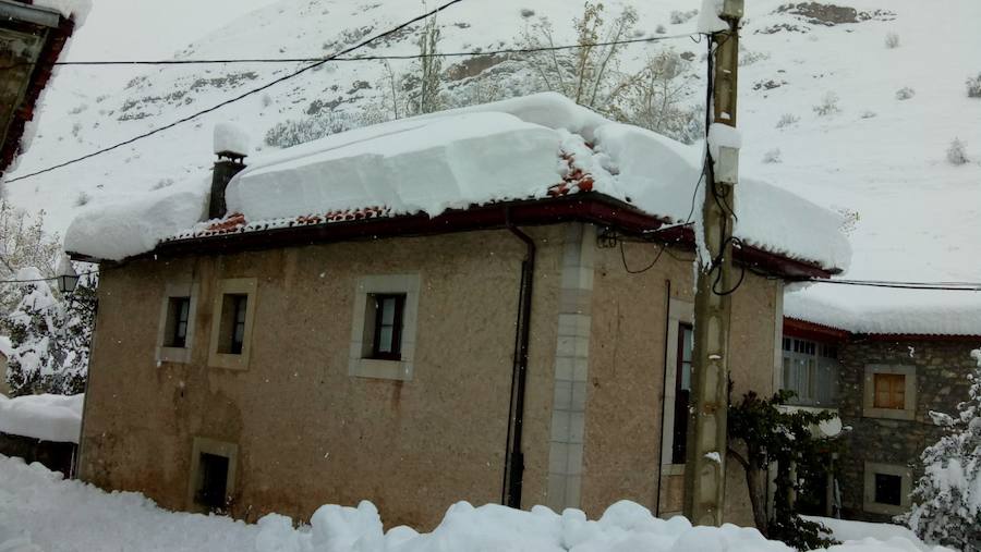 En líneas generales, la semana vendrá protagonizada por más inestabilidad hacia el oeste y menos probabilidad de lluvias hacia el oriente. Las temperaturas serán más altas y la cota de nieve será superior a los 1200/1400 metros